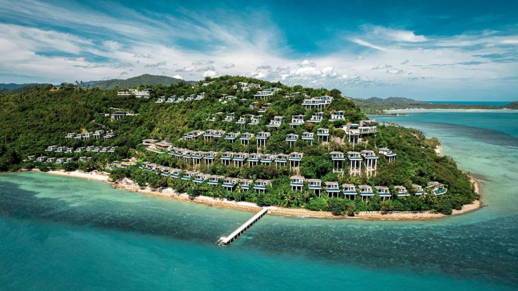 Aerial view of Ko Samui's pristine beaches and turquoise water