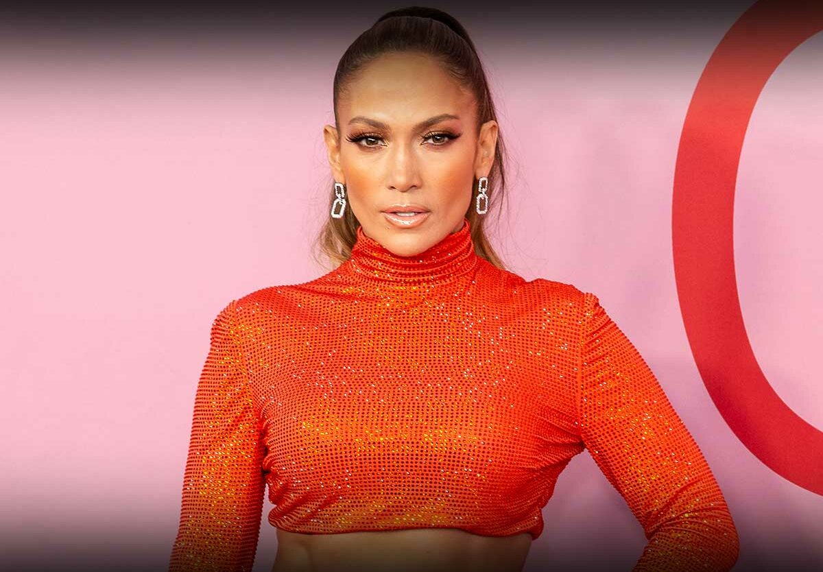 Jennifer Lopez Penampilan Glamor di Karpet Merah