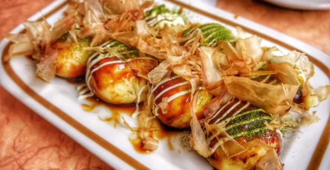 Kelezatan Takoyaki: Memahami Cerita di Balik Makanan Ikonik Jepang