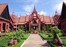 Menjelajahi Kota Thmar Pouk Kamboja