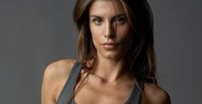Elisabetta Canalis: Simbol Elegansi dan Ketekunan di Dunia Hiburan