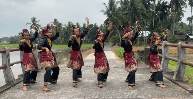 Tari Alang Babega: Keindahan Gerakan yang Terinspirasi dari Elang
