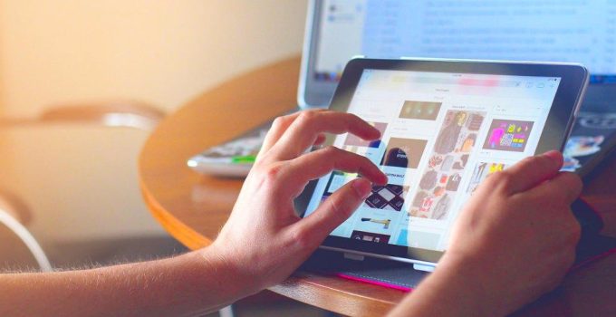 Teknologi Touchscreen: Cara Kerja, Keunggulan, dan Kelemahannya yang Wajib Diketahui