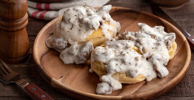 Biscuit n Gravy: Sajian Klasik Amerika yang Menggugah Selera