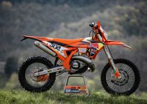 KTM 300 EXC: Monster Trail yang Siap Menaklukkan Medan Ekstrem