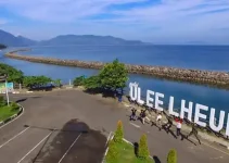 Pantai Banda: Surga Biru yang Menggetarkan Hati di Ujung Timur Nusantara Pantai Banda: Surga Biru yang Menggetarkan Hati di Ujung Timur Nusantara