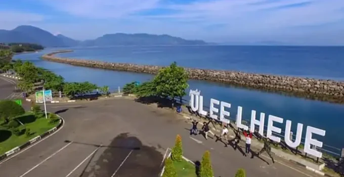 Pantai Banda: Surga Biru yang Menggetarkan Hati di Ujung Timur Nusantara