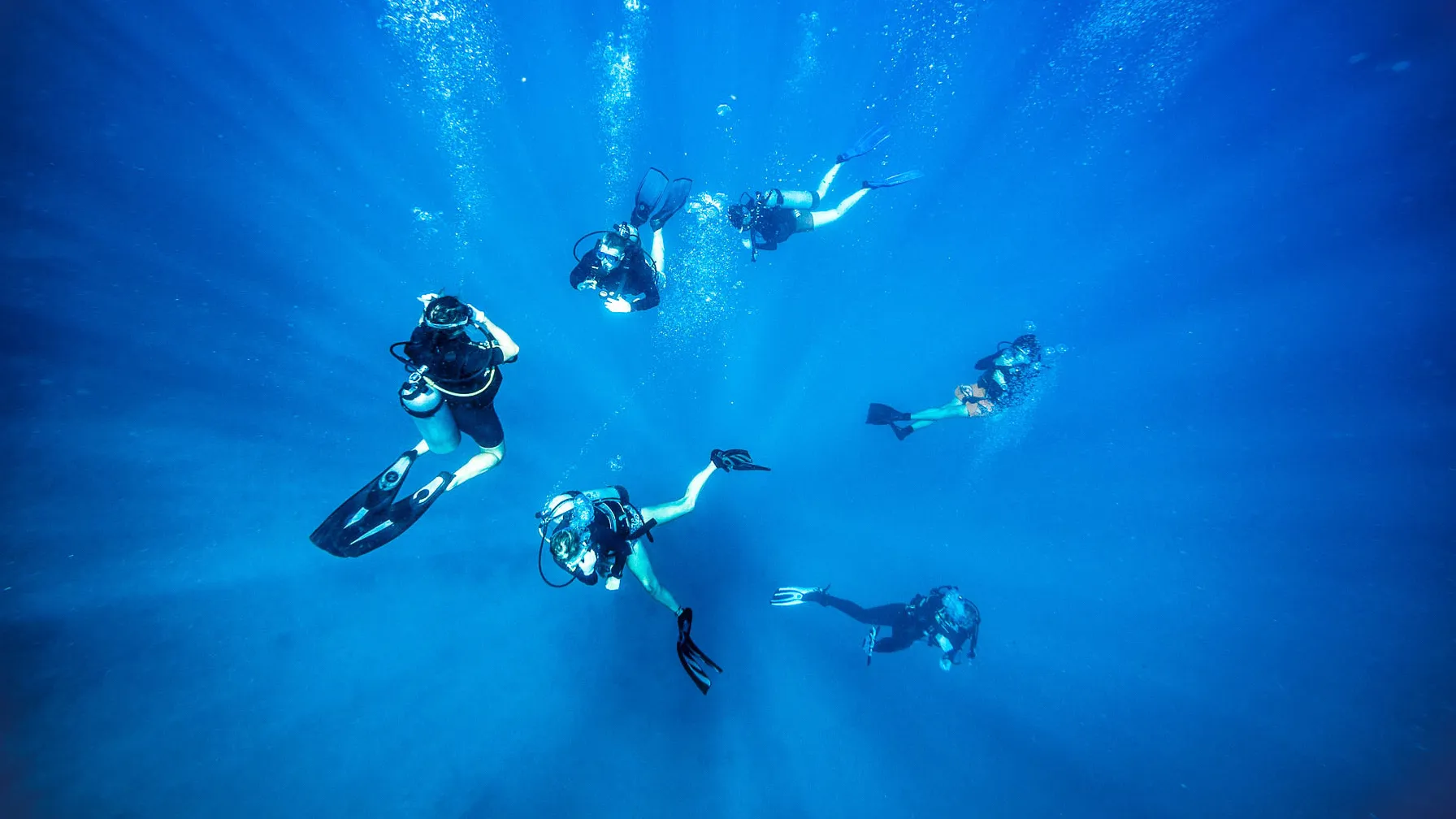 Alasan Mengapa Scuba Diving Menjadi Candu yang Positif