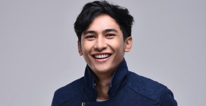 Pesona Ardit Erwandha: Dari Panggung Stand-Up ke Layar Lebar