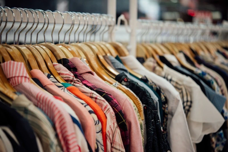 Menemukan Karakter dan Cerita di Balik Setiap Pakaian Bisnis Thrift shop online