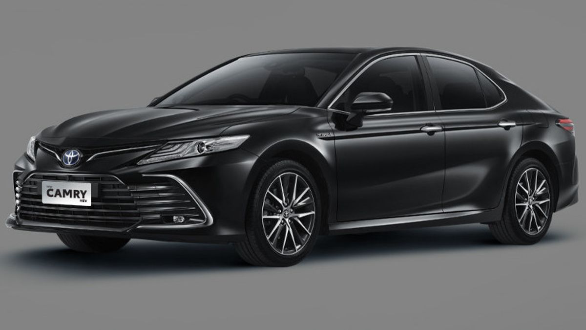 Desain Elegan Toyota Camry HEV yang Tidak Berlebihan
