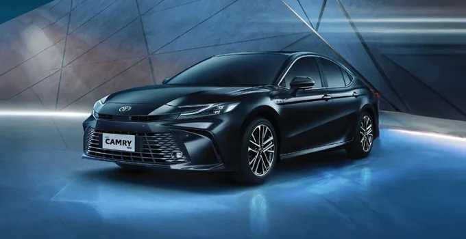 Toyota Camry HEV, Sedan Premium yang Tetap Relevan di Era Mobil Modern