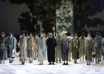 Biyan Persembahkan Patina: Jejak Elegansi yang Mengalir dalam Setiap Detail Busana Biyan Persembahkan Patina: Jejak Elegansi yang Mengalir dalam Setiap Detail Busana
