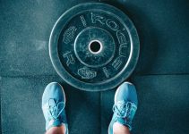 6 Sepatu Gym Lokal untuk Pemula yang Nyaman dan Terjangkau