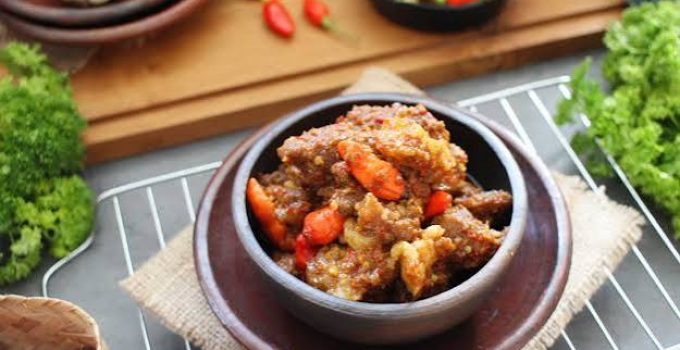 Oseng Mercong, Sensasi Pedas Membara yang Bikin Nafsu Makan Makin Menggila